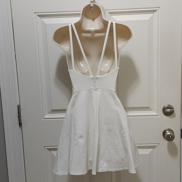 Lulu's White Sleeveless Plunge Mini Dress Size S - Picture 4 of 6